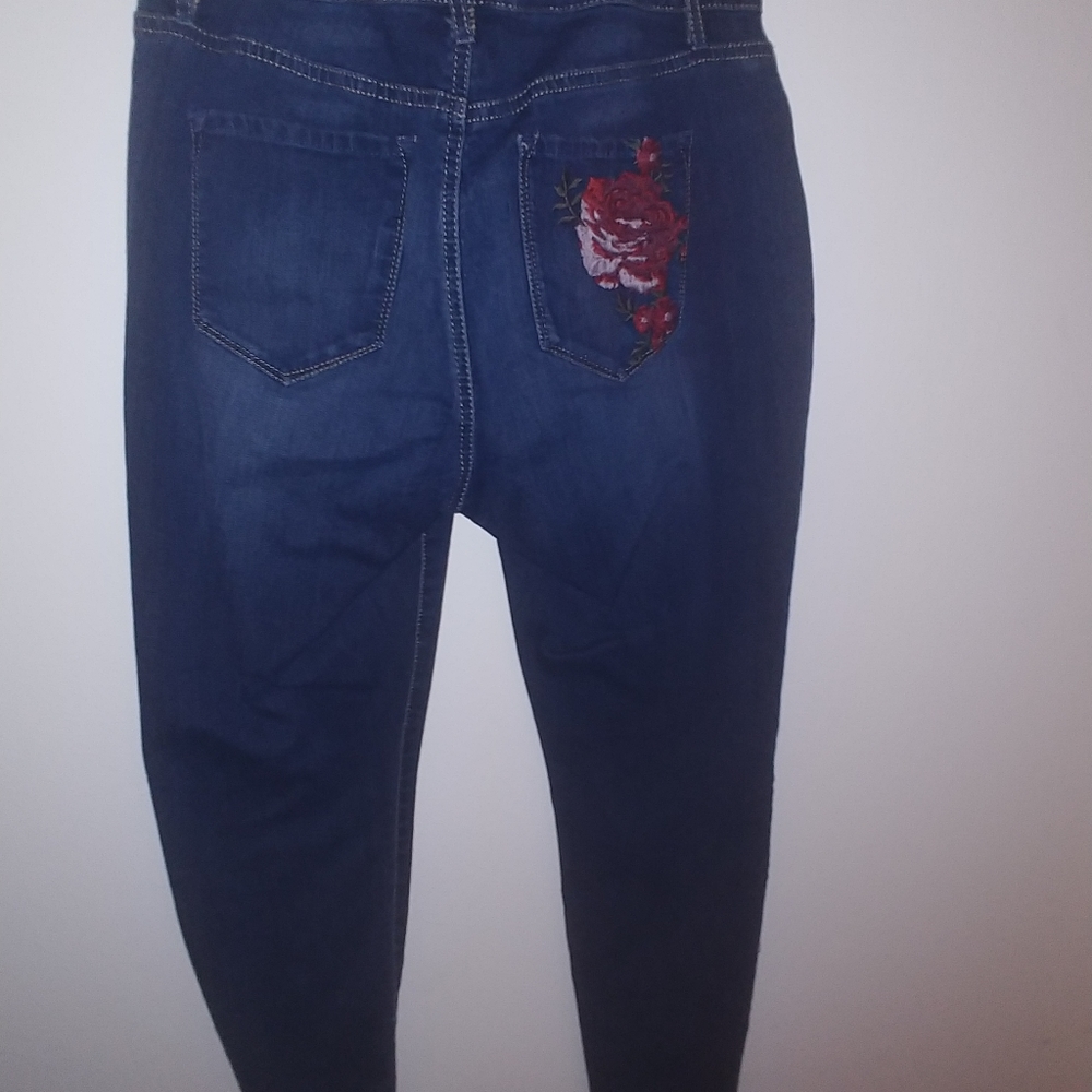 Jeans - Picture 2 of 3